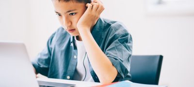 進学塾で成績が悪かったため、国語の個別指導塾で勉強している小学生