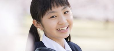 小学生、中学生と国語専門塾に通って入試に合格した女の子。